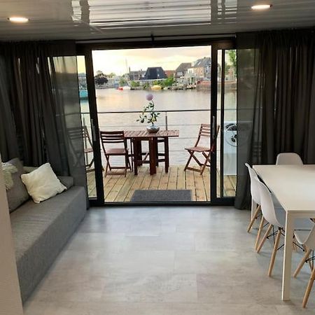 شقة Unique New Houseboat Moored 4 سفارتسلاوْس المظهر الخارجي الصورة