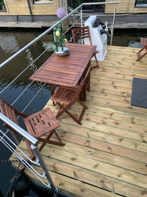 شقة Unique New Houseboat Moored 4 سفارتسلاوْس المظهر الخارجي الصورة