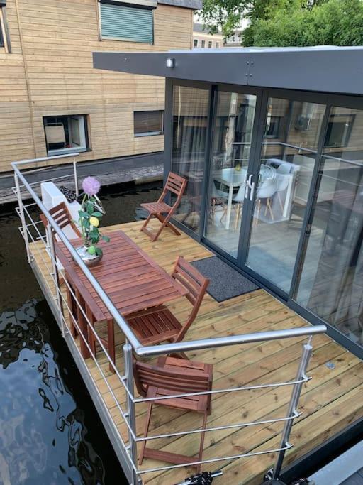 شقة Unique New Houseboat Moored 4 سفارتسلاوْس المظهر الخارجي الصورة