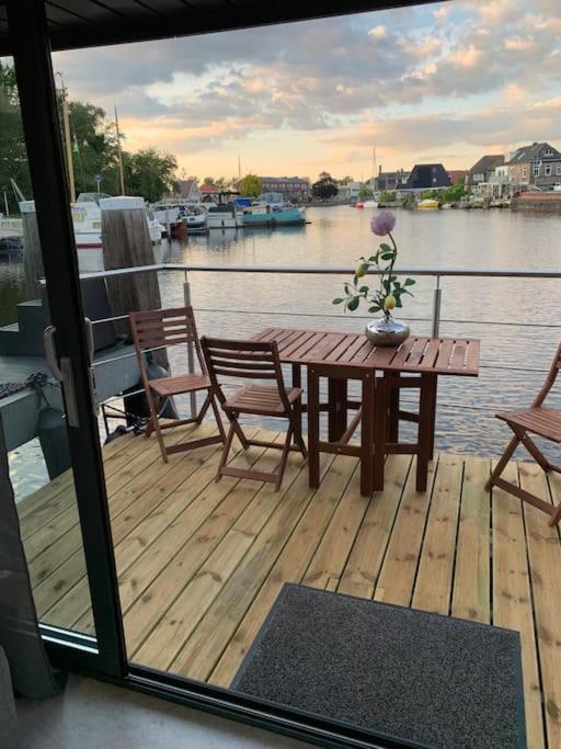 شقة Unique New Houseboat Moored 4 سفارتسلاوْس المظهر الخارجي الصورة