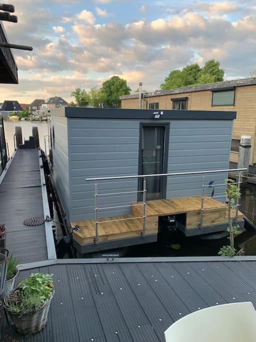 شقة Unique New Houseboat Moored 4 سفارتسلاوْس المظهر الخارجي الصورة